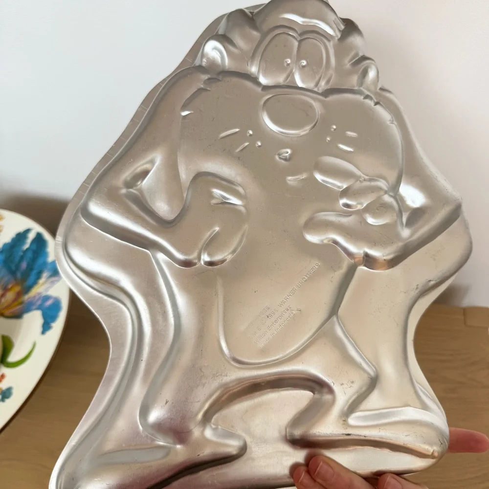 Vintage WILTON Looney Tunes Taz Cake Pan